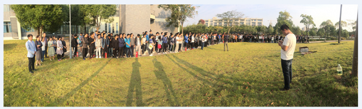 图1:消防演习全景图 图1:消防演习全景图