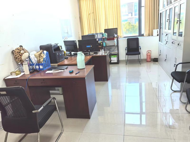 教师办公室掠影之二