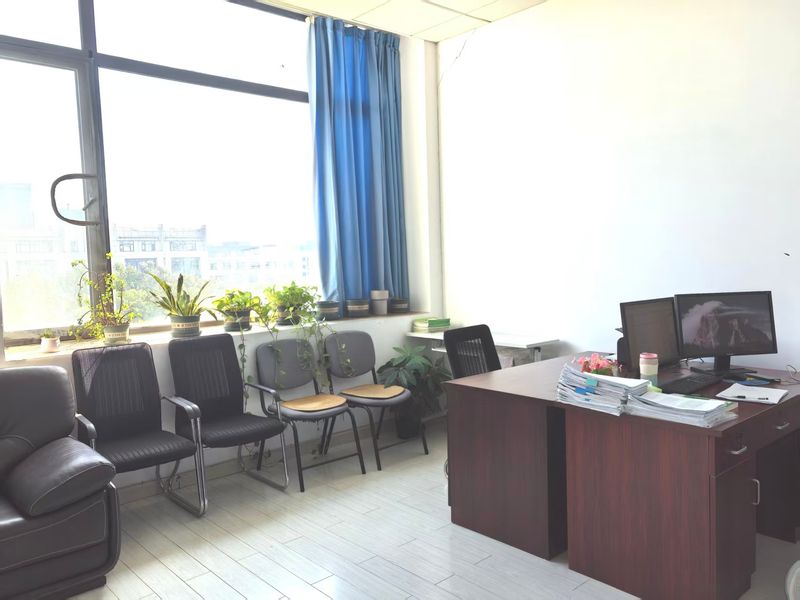 教师办公室掠影之四